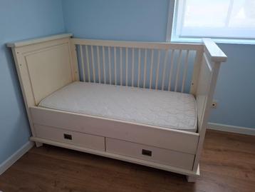 Peuterbed met matras beschikbaar voor biedingen