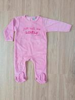 Roze pyjama / kruippakje "just call me lovely" maat 86, Enlèvement ou Envoi, Vêtements de nuit ou Sous-vêtements, Utilisé, Wiplala