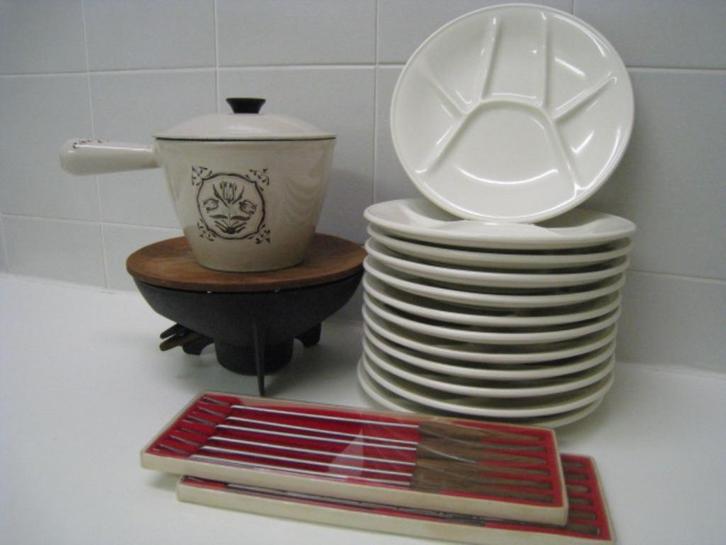 Vintage fonduestel Le Creuset met vuur, 12x bord, 4x sauspot, Elektronische apparatuur, Fonduesets, Ophalen