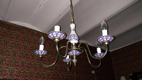 Twee kroonluchters met porseleinen kopjes, 5 lampen, Huis en Inrichting, Lampen | Kroonluchters, Ophalen