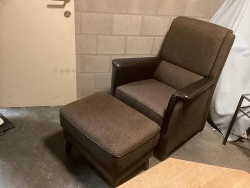 Zetel met bijhorende voetbank, Huis en Inrichting, Fauteuils, Zo goed als nieuw, Ophalen