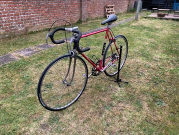 Plum Retro Koersfiets beschikbaar voor biedingen