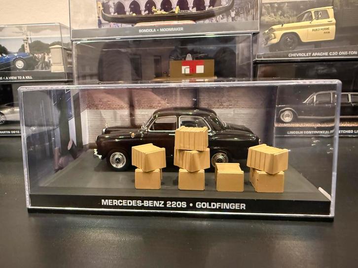 Mercedes Benz 200 S - James Bond, Hobby en Vrije tijd, Modelauto's | 1:43, Gebruikt, Auto, Universal Hobbies, Ophalen of Verzenden