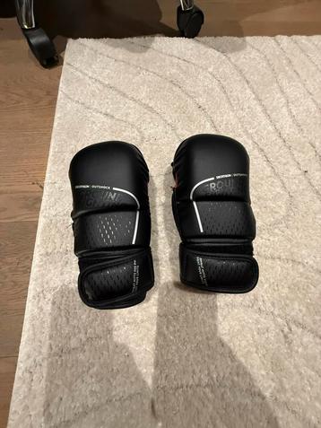 Mma gloves beschikbaar voor biedingen