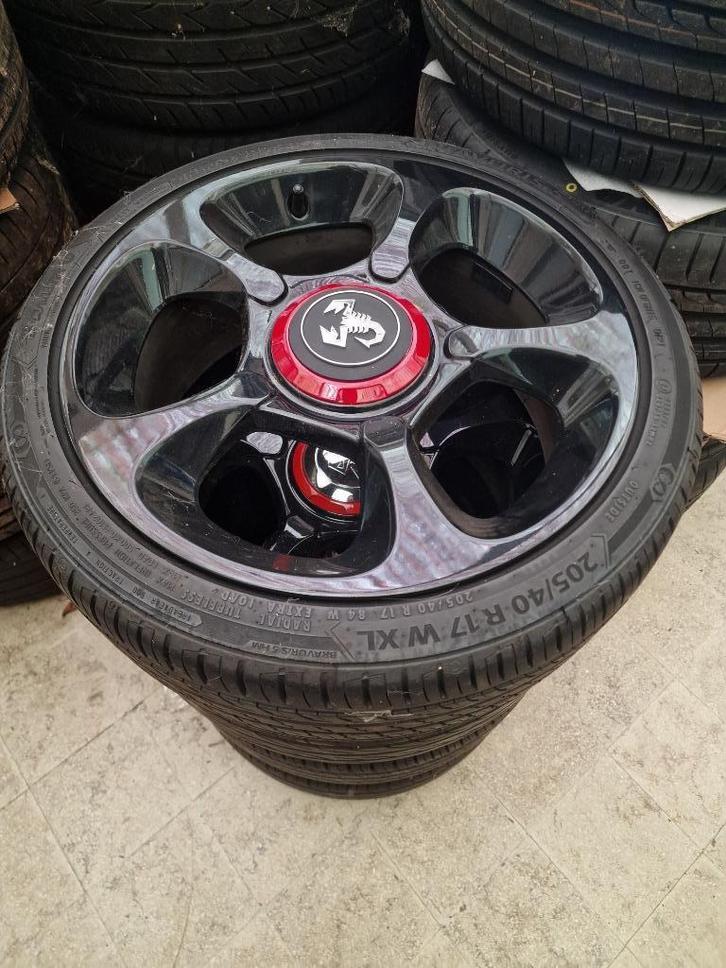 17'' ABARTH velgen + 4 banden PIRELLI voor (fiat) 500 595, Auto-onderdelen, Banden en Velgen, Velg(en), Zomerbanden, 17 inch, 205 mm
