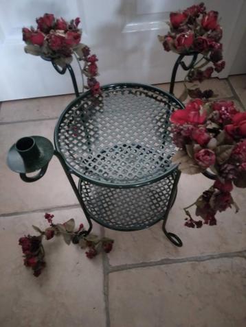 Etagere met vier kandelaars bovenaan beschikbaar voor biedingen