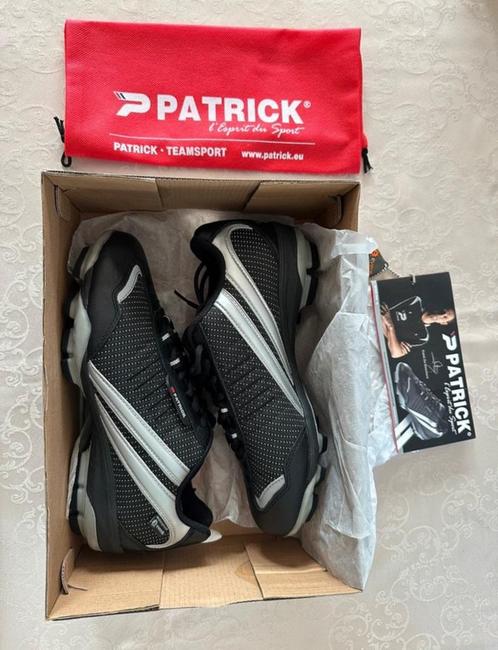 Nieuw& ongebruikt - Loopschoenen met studs, Sport en Fitness, Honkbal en Softbal, Nieuw, Ophalen of Verzenden