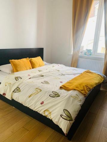 Kingsize bed (frame + matras + 4 lades) - uitstekende staat beschikbaar voor biedingen