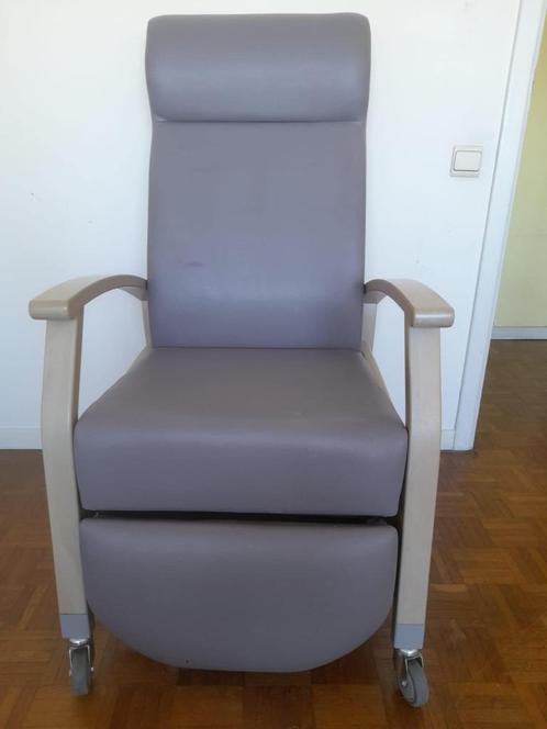 Fauteuil roulant médical RELAX, Diversen, Rolstoelen, Zo goed als nieuw, Duwrolstoel, Ophalen