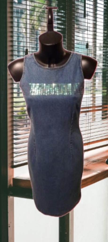 Très belle robe en jeans de marque Togheter pour 3 Suisses, Vêtements | Femmes, Robes, Comme neuf, Taille 38/40 (M), Bleu, Au-dessus du genou