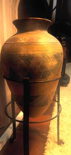 Vase solide élégant avec support en métal, Enlèvement, Comme neuf