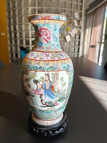 Chinese vaas beschikbaar voor biedingen