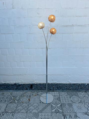 Lampe lampadaire éclairage led beschikbaar voor biedingen