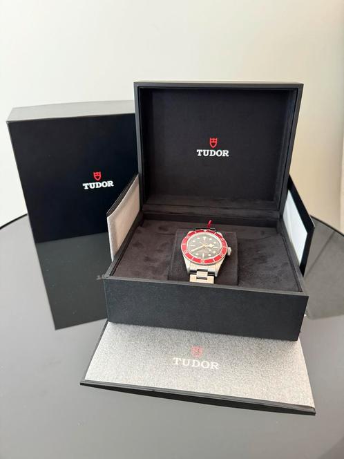 Tudor Black Bay 41 Burgundy (2024), Handtassen en Accessoires, Horloges | Heren, Gebruikt, Polshorloge, Overige merken, Staal