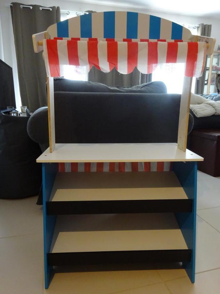 Playtive Boutique et théâtre 2 en 1 ou kiosque ambulant en b, Enfants & Bébés, Jouets | Jouets en bois, Comme neuf, Meuble ou Kitchenette