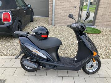 Scooter:1500 km +  casque et house proteger disponible aux enchères