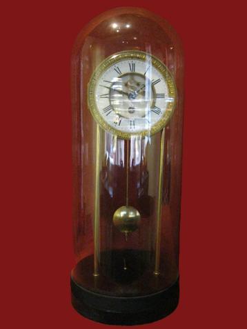 Vergulde pendule met ultrafijne glazen stolp '1850//1890    beschikbaar voor biedingen