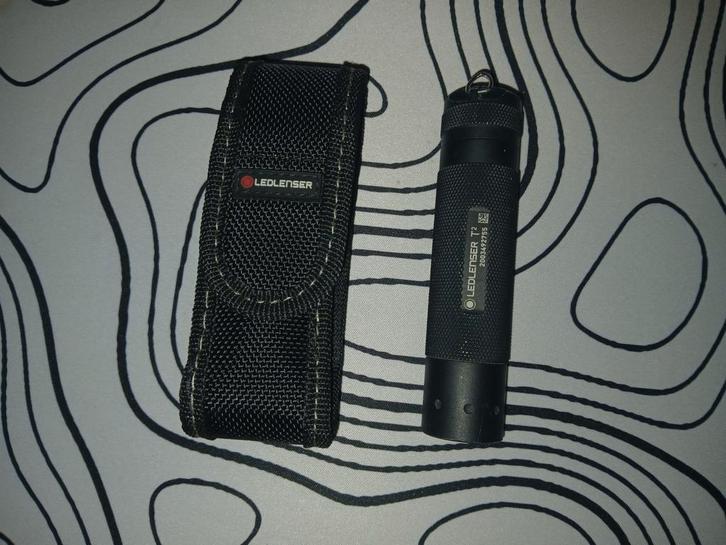 Ledlenser T2 zaklamp – werkt perfect + hoes inbegrepen, Caravans en Kamperen, Zaklampen, Zo goed als nieuw, Batterij, Ophalen of Verzenden