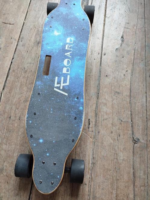 elektrisch skateboard, Sport en Fitness, Skateboarden, Zo goed als nieuw, Skateboard, Longboard, Ophalen of Verzenden