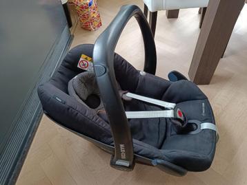 Maxi-Cosi Pebble Black Raven met fleece deken & voetenzak beschikbaar voor biedingen