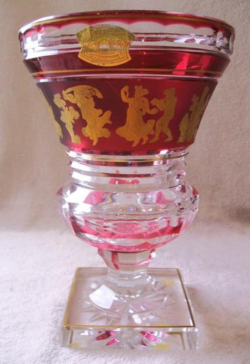 Prachtige Val Saint Lambert Chinoise op voet.     beschikbaar voor biedingen