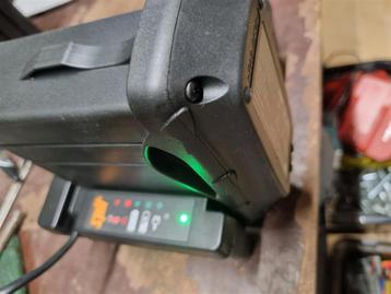 spit batterijen + lader beschikbaar voor biedingen