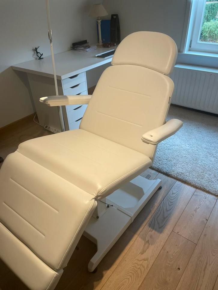 Behandelstoel, kunstleder in perfecte staat, Huis en Inrichting, Stoelen, Zo goed als nieuw, Eén, Wit, Ophalen