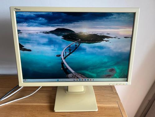 Ecran Fujitsu 22" modèle E22W, Computers en Software, Monitoren, Gebruikt, DVI, VGA, Ophalen