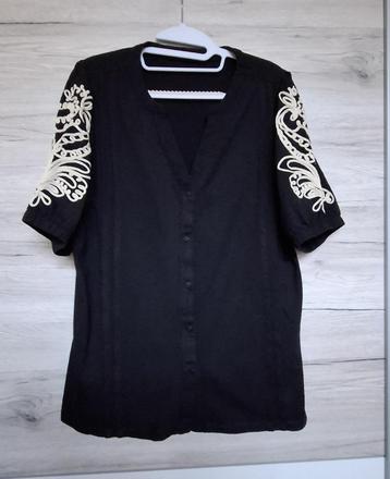 Mooie nieuwe ongedragen blouse beschikbaar voor biedingen