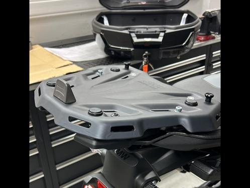 BMW R1300 GS topkoffer houder van Givi en montage plaat., Motoren, Accessoires | Koffers en Tassen, Zo goed als nieuw, Ophalen of Verzenden