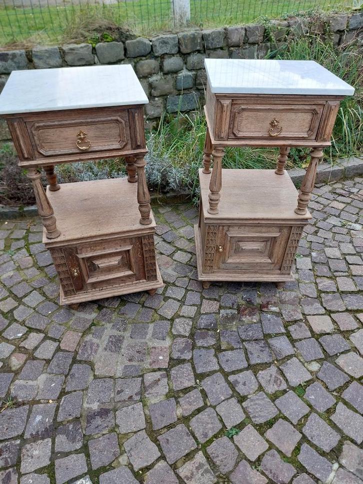 2 superbes anciennes tables de nuit,  décapé et poncé, Maison & Meubles, Chambre à coucher | Tables de chevet, Enlèvement