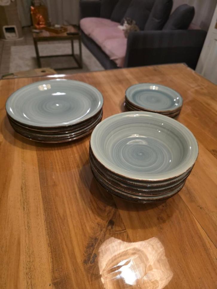 Bordenset Quid 18delig (6persoons) in heel goede staat, Huis en Inrichting, Keuken | Servies, Zo goed als nieuw, Ophalen
