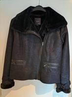 Te koop : zwart kort damesjasje met pels., Kleding | Dames, Jassen | Winter, Ophalen of Verzenden, Zo goed als nieuw, Maat 42/44 (L)