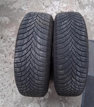 2 pneus neige  d’occasion sans les jantes beschikbaar voor biedingen