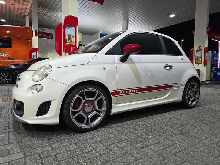 Prachtige Abarth 500 1.4 T-jet, Autos, Abarth, Particulier, Essence, Euro 5, Hatchback, 2 portes, Boîte manuelle, Blanc, Tissu
