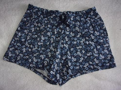 Meisjes shortje.Maat 134, Kinderen en Baby's, Kinderkleding | Maat 134, Zo goed als nieuw, Meisje, Broek, Ophalen of Verzenden