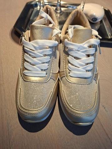 Gouden/Champagne Glitter Sneakers - Maat 37 beschikbaar voor biedingen