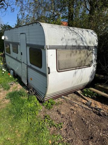 Caravane à renover beschikbaar voor biedingen