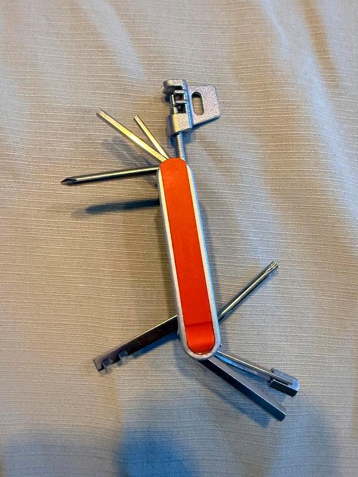 Multi tool gereedschap fiets brommer, Fietsen en Brommers, Fietsaccessoires | Overige Fietsaccessoires, Zo goed als nieuw, Ophalen of Verzenden