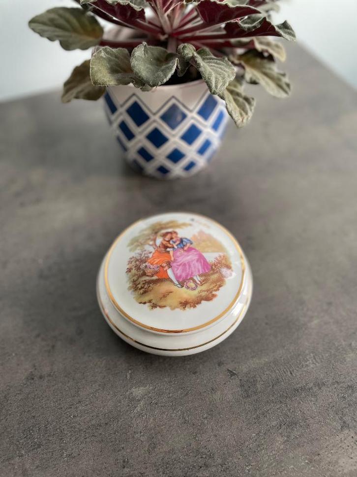 Vintage porseleinen Limoges pillendoosje, Antiek en Kunst, Antiek | Porselein, Ophalen