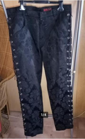Speciale zwarte kleding : Aderlass 32/34 , broeken + rok beschikbaar voor biedingen