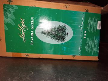 Sapin de Noël artificiel 210cm"Bavaria" peu servi, avec pied beschikbaar voor biedingen