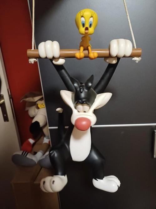 Sylvester en Titi bij de Trapeze-figuur/standbeeld, Verzamelen, Stripfiguren, Zo goed als nieuw, Beeldje of Figuurtje, Looney Tunes