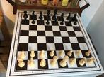 Schaakspel met groot vouwbord en verzwaarde schaakstukken., Hobby en Vrije tijd, Gezelschapsspellen | Bordspellen, Ophalen of Verzenden