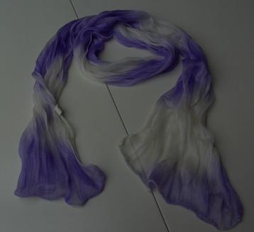 SJAAL LILA WIT KREUKELSTOF 130X30 CM Nieuw beschikbaar voor biedingen