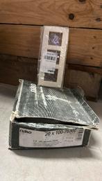 8stuks Niko Drievoudige afdekplaat verticaal cream, Doe-het-zelf en Bouw, Ophalen of Verzenden, Zo goed als nieuw