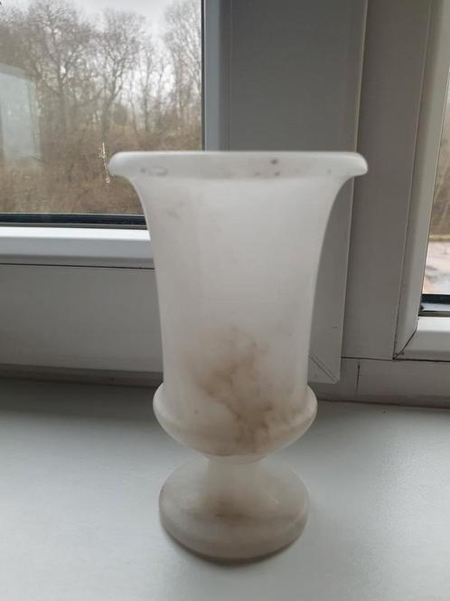 Klein albast vaasje, Antiek en Kunst, Antiek | Vazen, Ophalen of Verzenden