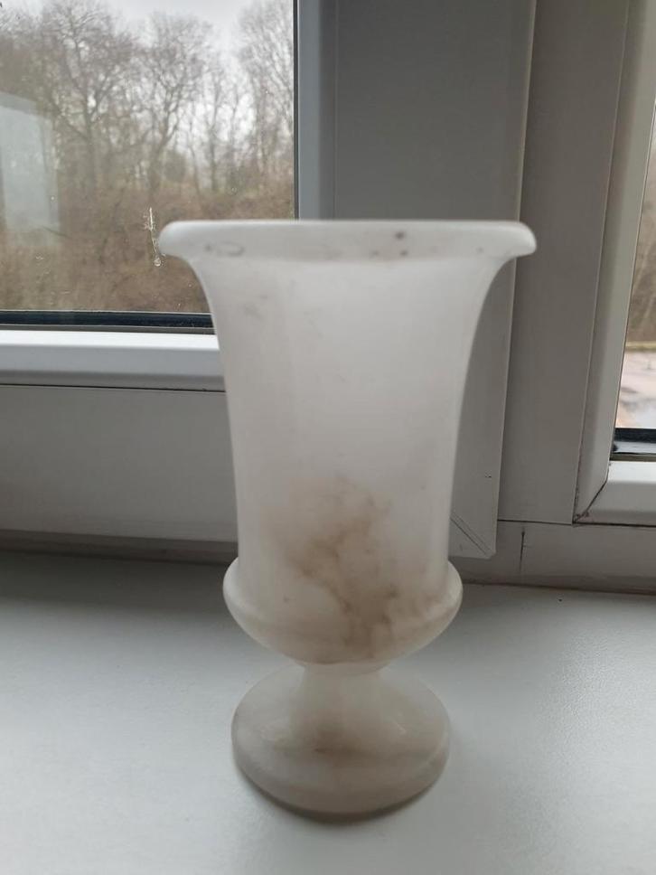 Klein albast vaasje, Antiek en Kunst, Antiek | Vazen, Ophalen of Verzenden