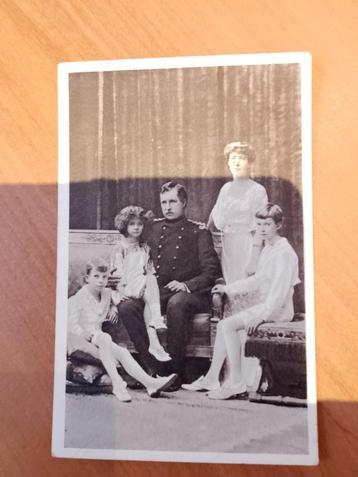 Oude prentkaart koning Albert en gezin 