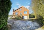 Villa à louer à Nalinnes, 5 chambres, Vrijstaande woning, 220 kWh/m²/jaar, 5 kamers